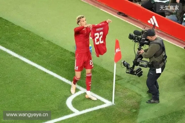 埃基蒂克:期待重回马赛主场踢球,那里有着难以置信的球迷 埃基蒂克:期待重回马赛主场踢球,那里有着难以置信的球迷