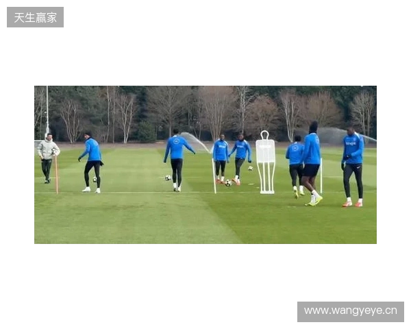 跟队:埃斯特旺参加了切尔西的公开训练,里斯、约恩森缺席 跟队:埃斯特旺参加了切尔西的公开训练,里斯、约恩森缺席