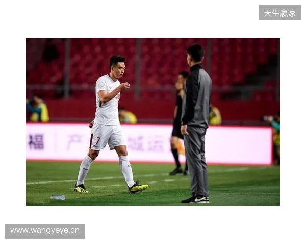 飞踹座椅染红!玉昆官方:门将教练米克尔造成恶劣影响,罚款2万 飞踹座椅染红!玉昆官方:门将教练米克尔造成恶劣影响,罚款2万