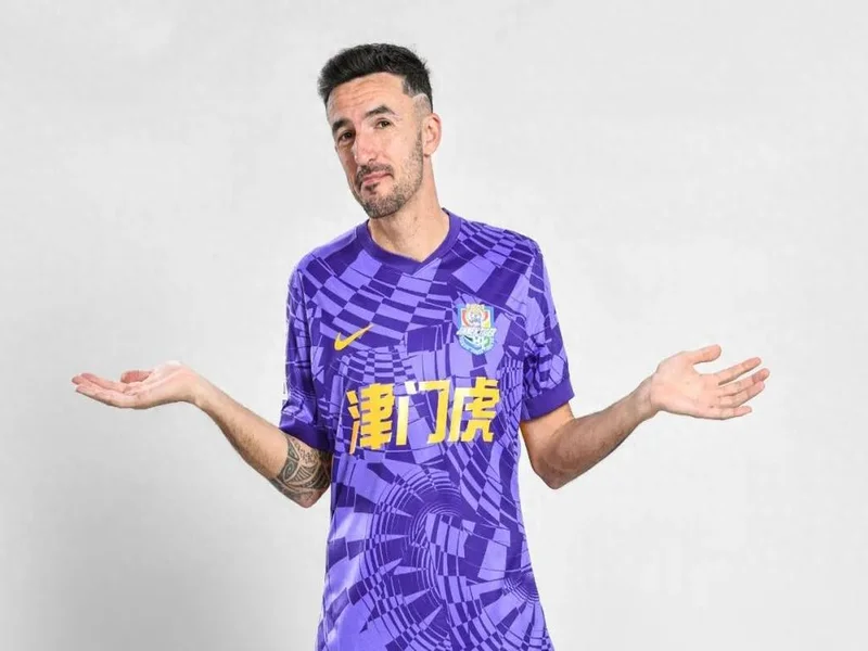 博主：津门虎外援基莱斯尚未归队，传闻转会的方镜淇随队参加冬训